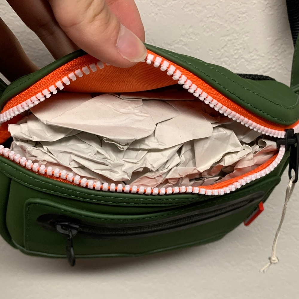 Hunter Olive and Black Belt Bag NWOT - Picture 3 of 4